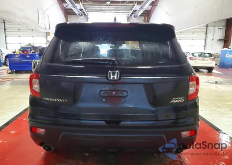 2019 Honda Passport Sport z USA, uszkodzony, nr VIN 5FNYF8H26KB020747